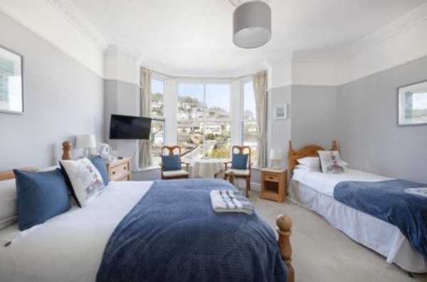 Bridgeside Guest House image 11