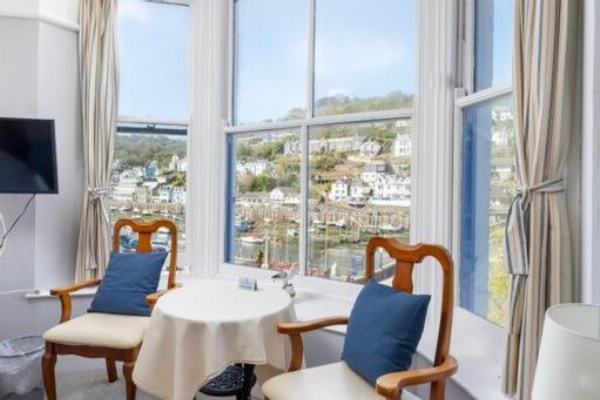 Bridgeside Guest House image 8